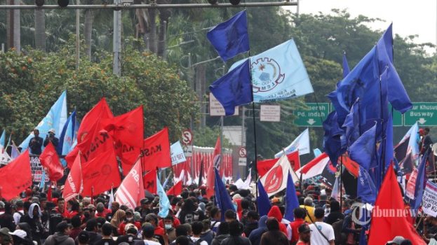 Mulai Pukul 10.00 WIB, Aksi Demo Tolak Kenaikan Harga BBM Digelar di Depan Istana
